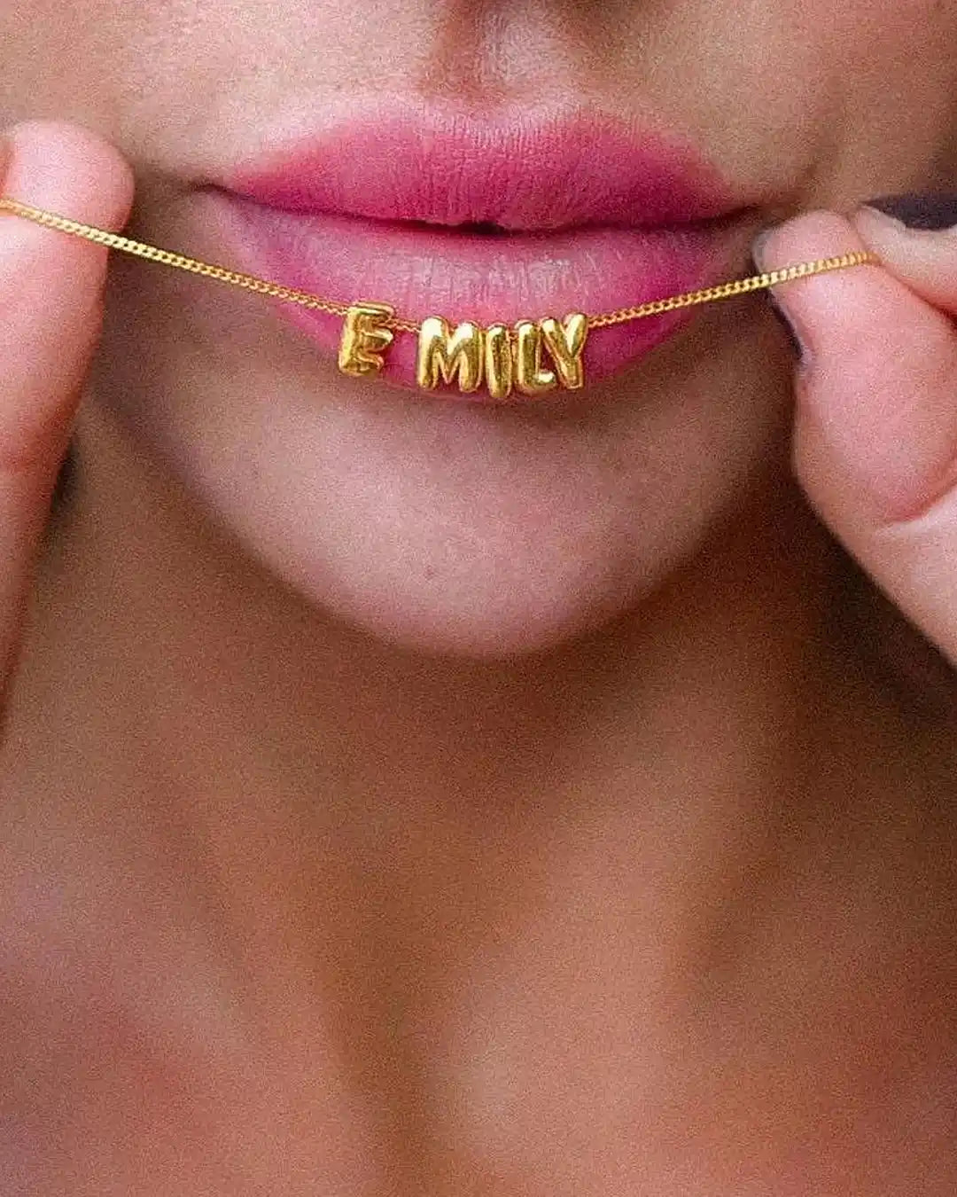 Bubble bokstavsmykke